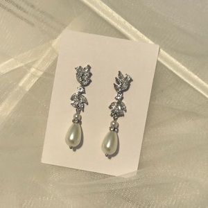 NEVER WORN - Earrings